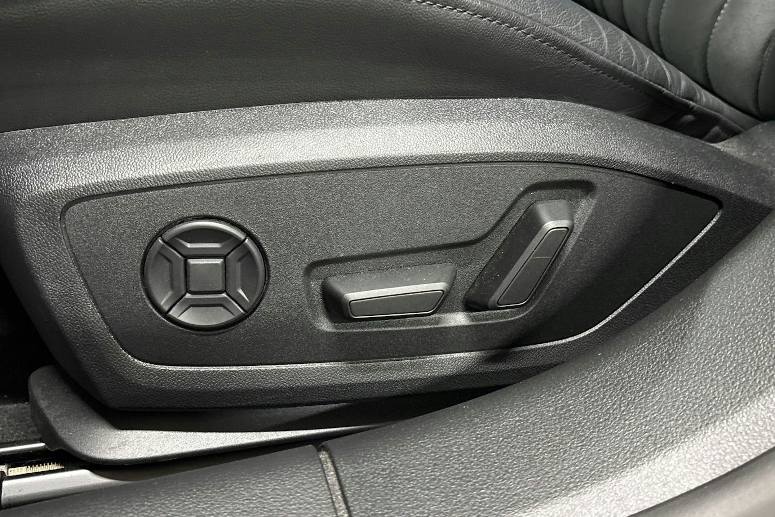 Harmaa Audi A7 2024 kuva 33.