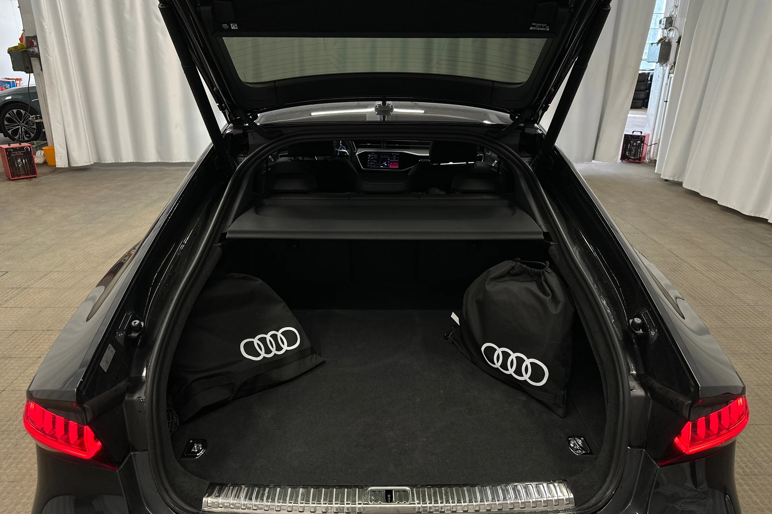 harmaa Audi A7 2025 kuva 27.