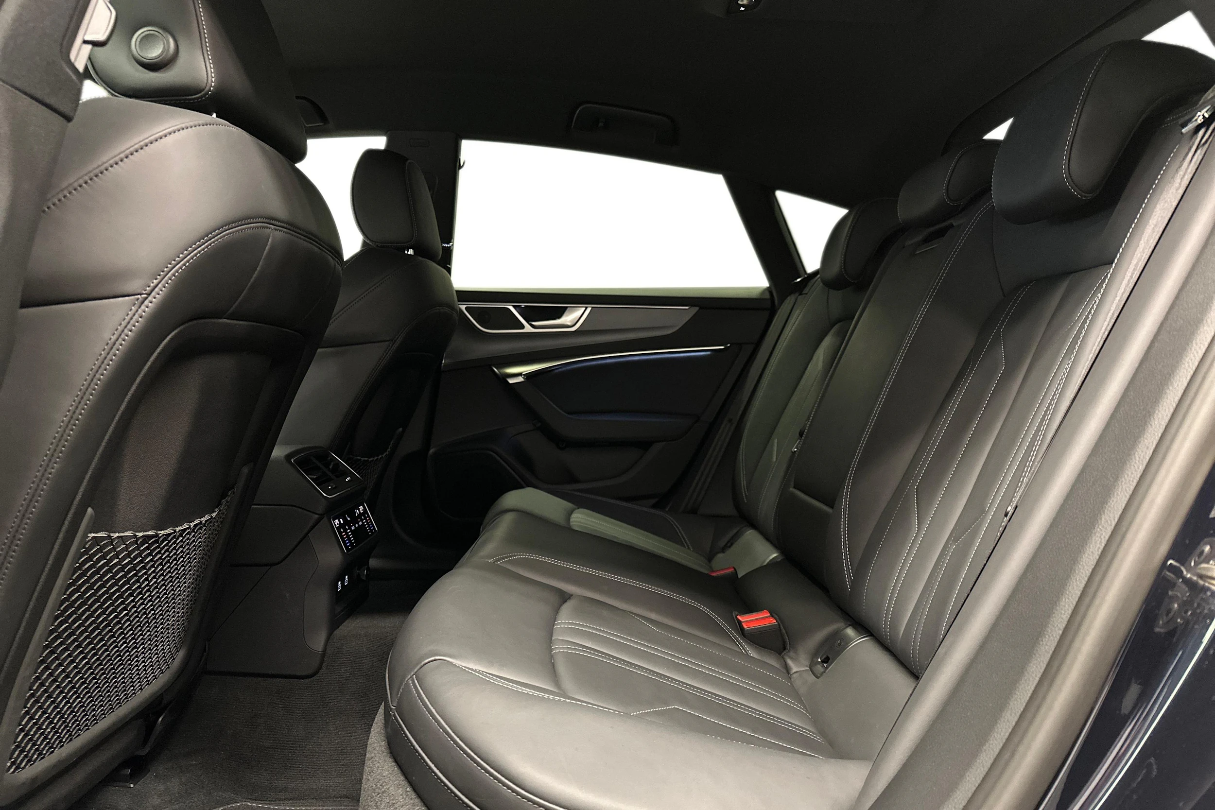sininen Audi A7 2025 kuva 8.