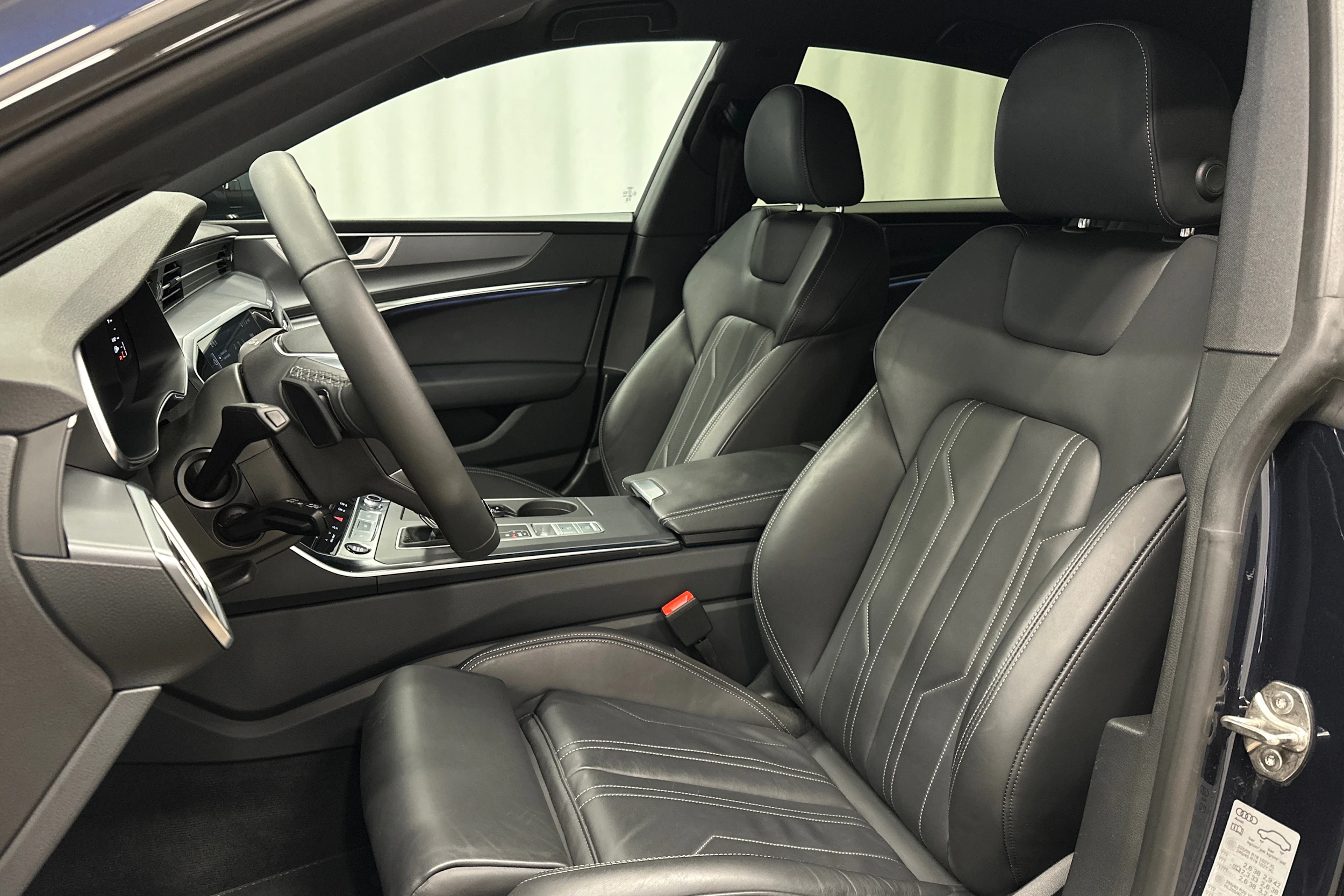 sininen Audi A7 2025 kuva 15.