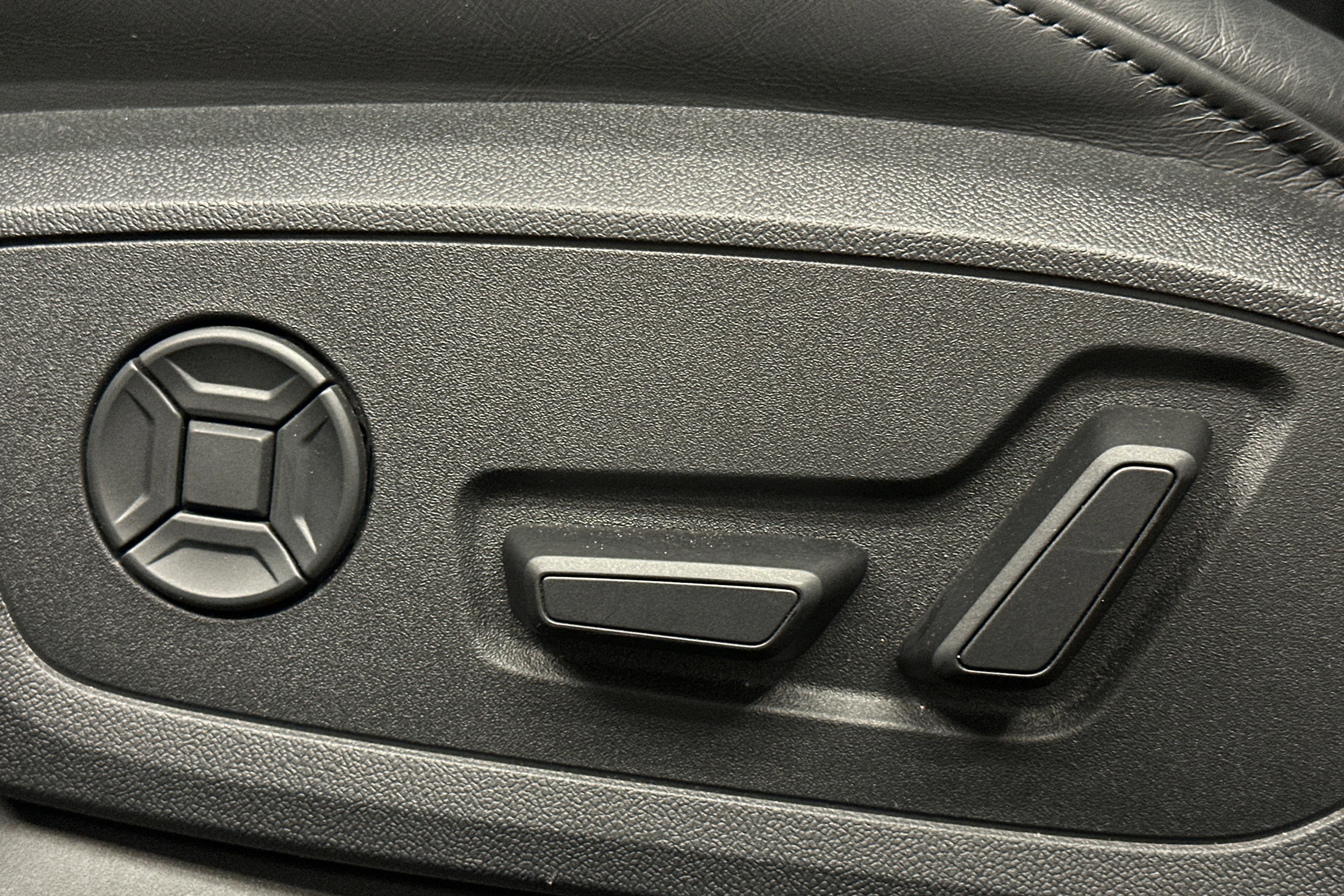sininen Audi A7 2025 kuva 16.