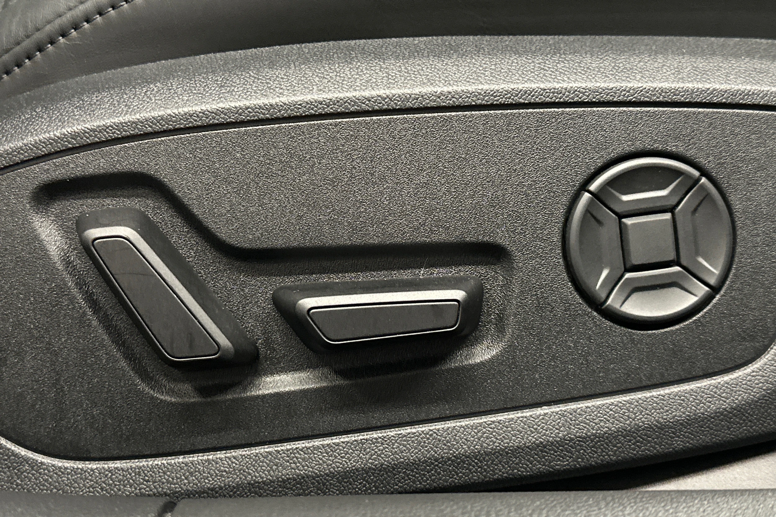 sininen Audi A7 2025 kuva 18.