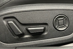 sininen Audi A7 2025 kuva 18.