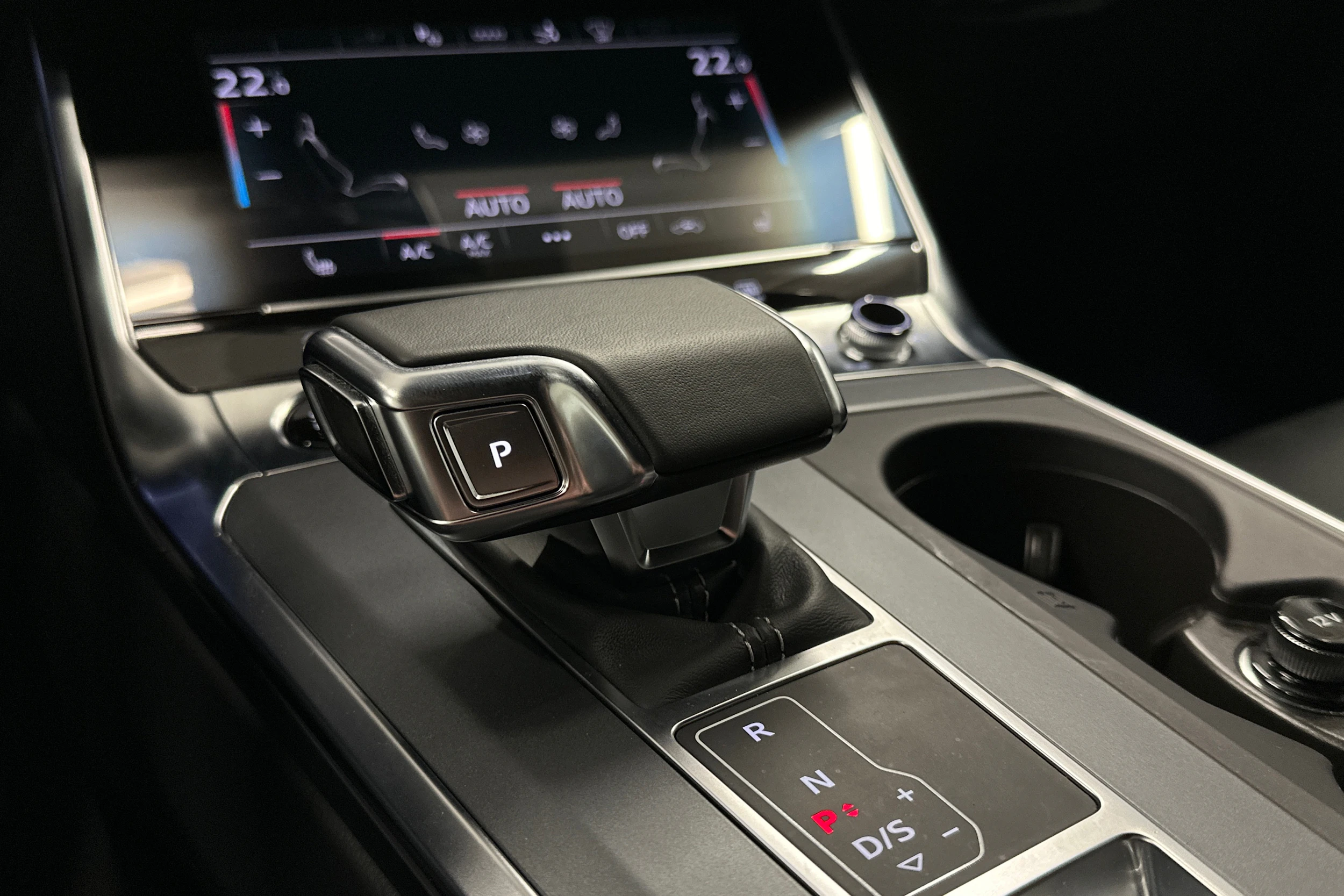 sininen Audi A7 2025 kuva 33.