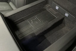 sininen Audi A7 2025 kuva 34.