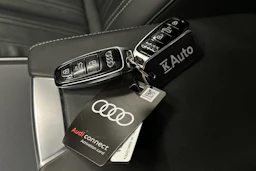 sininen Audi A7 2025 kuva 35.