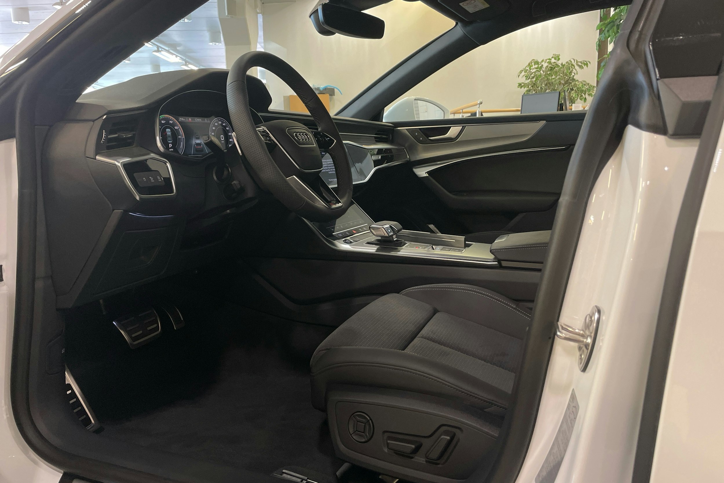 valkoinen Audi A7 2025 kuva 6.