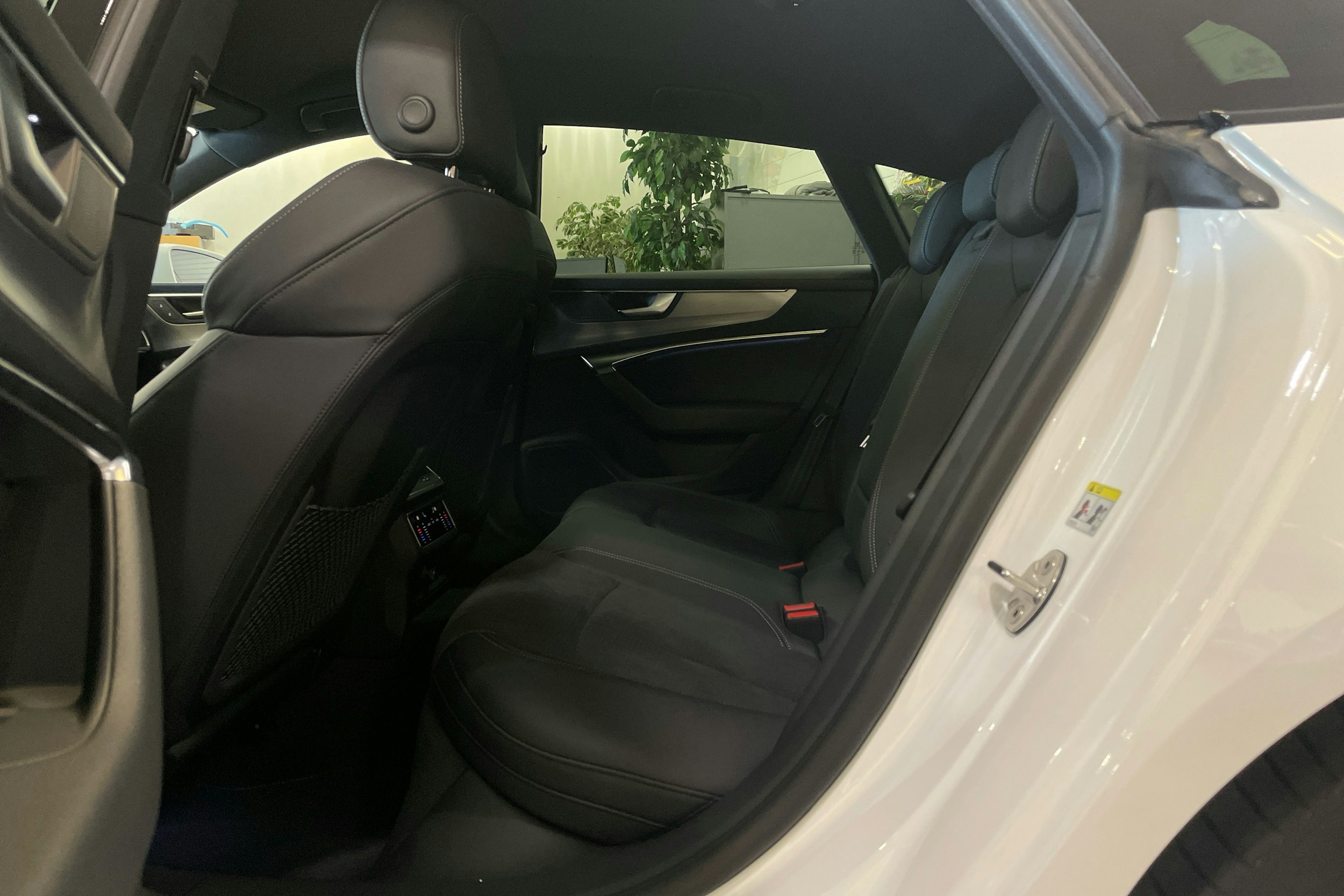 valkoinen Audi A7 2025 kuva 8.