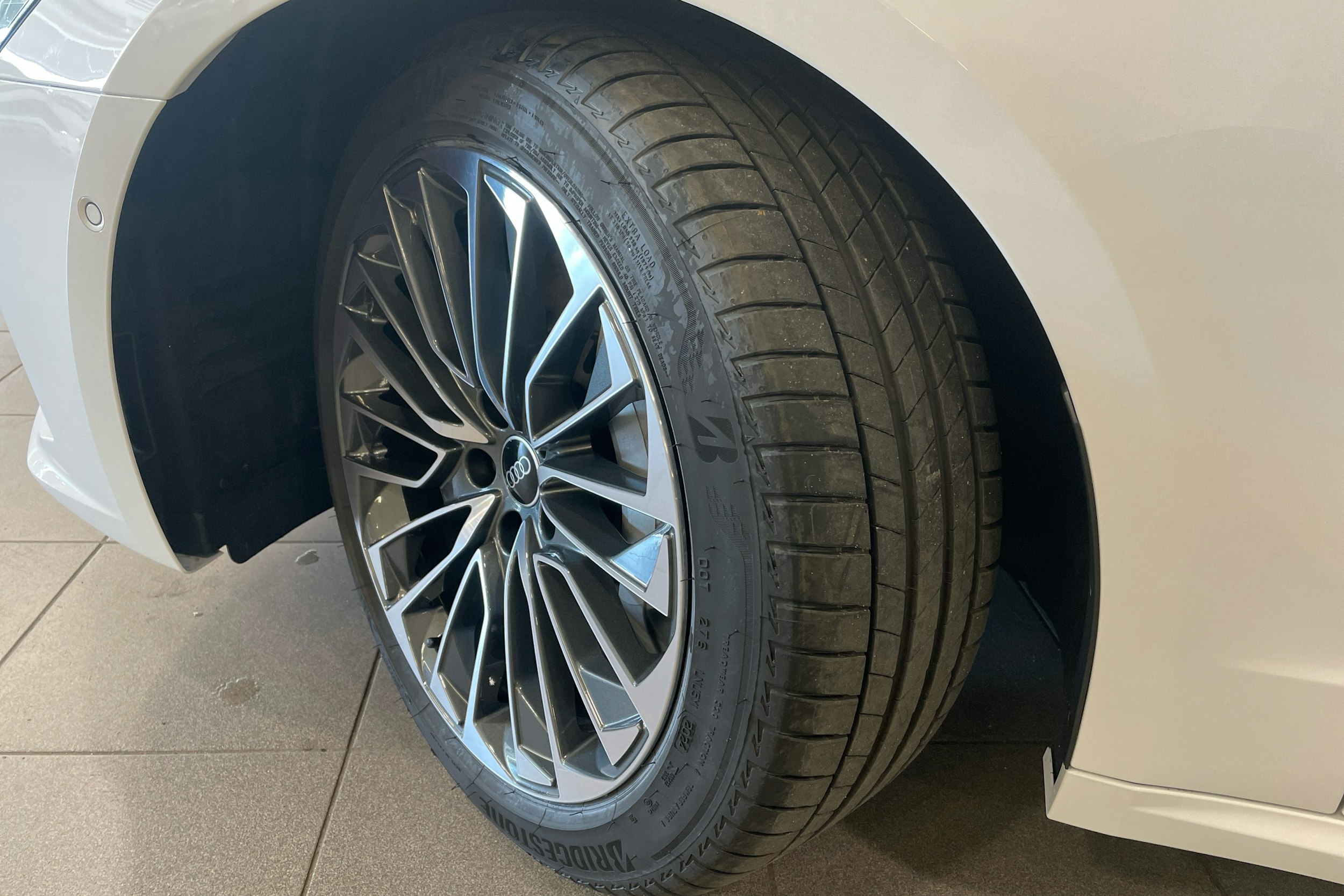 valkoinen Audi A7 2025 kuva 10.