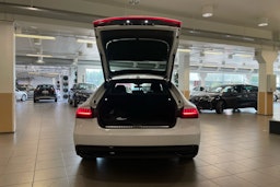 valkoinen Audi A7 2025 kuva 22.