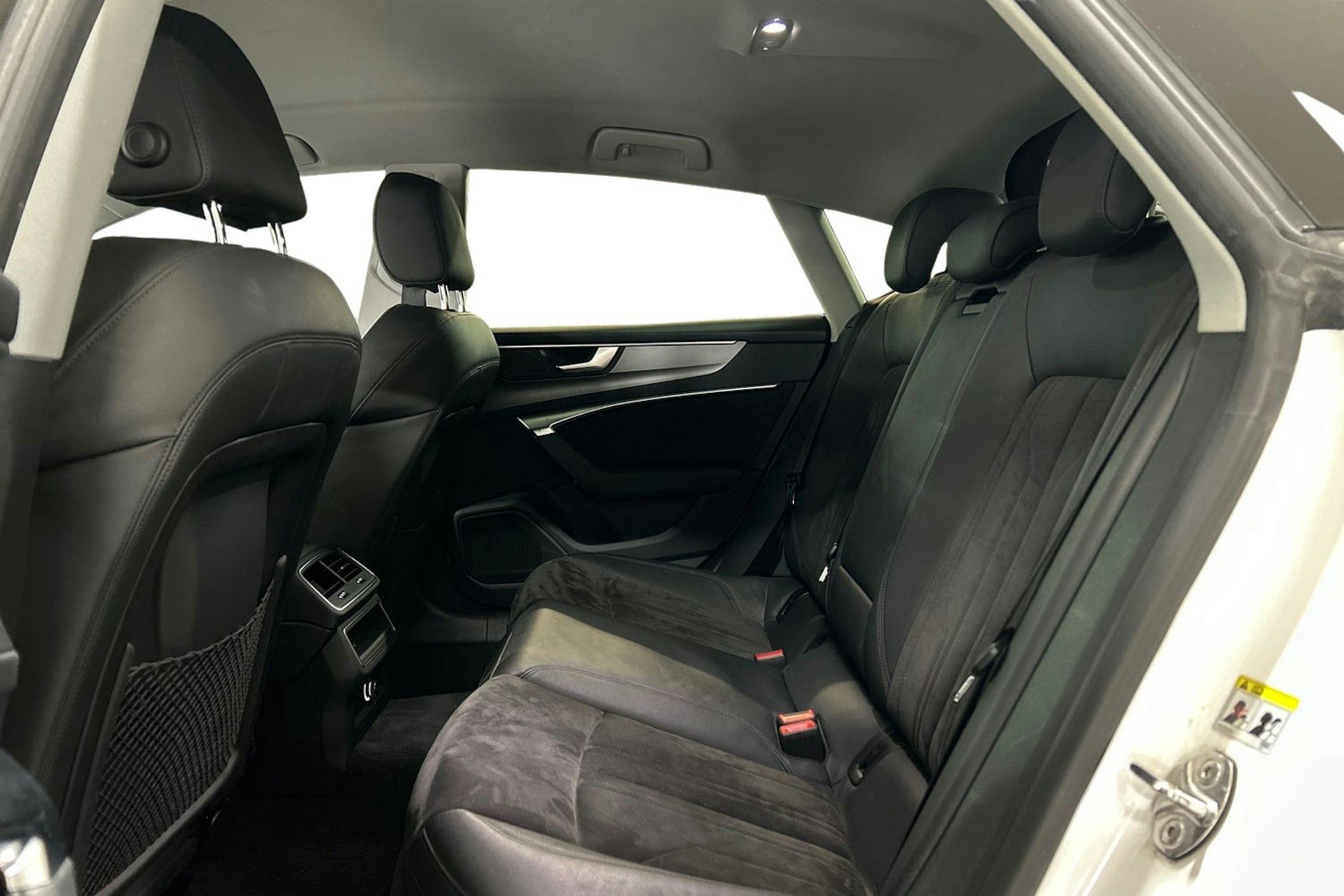 Valkoinen Audi A7 2019 kuva 10.
