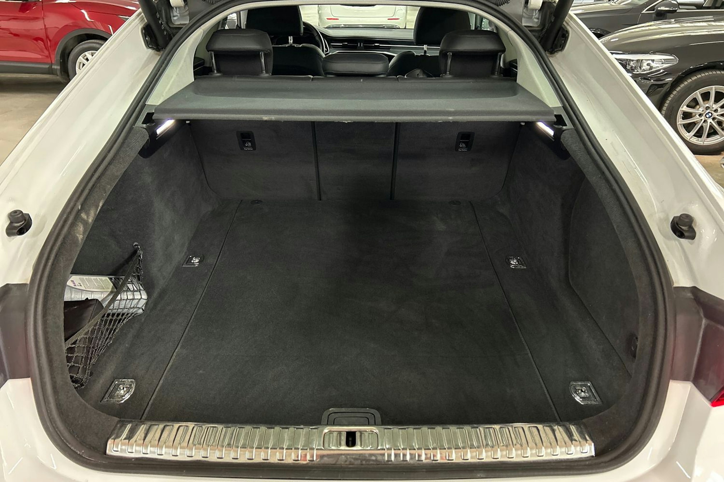 Valkoinen Audi A7 2019 kuva 14.