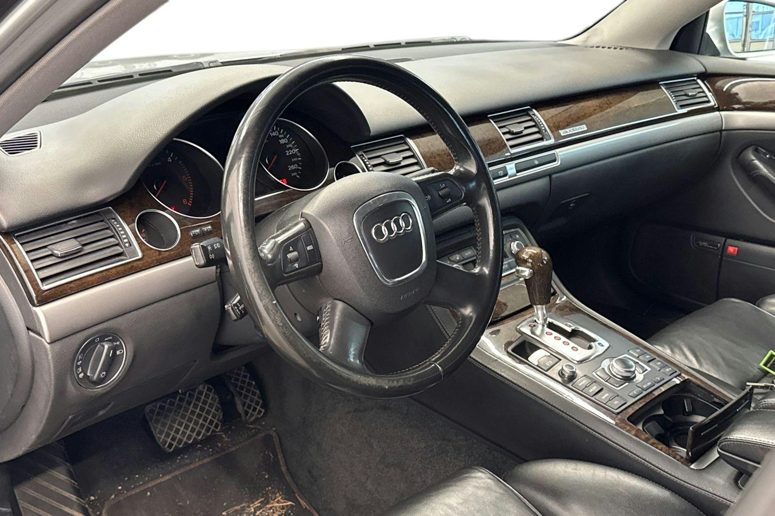 Hopea Audi A8 2007 kuva 6.