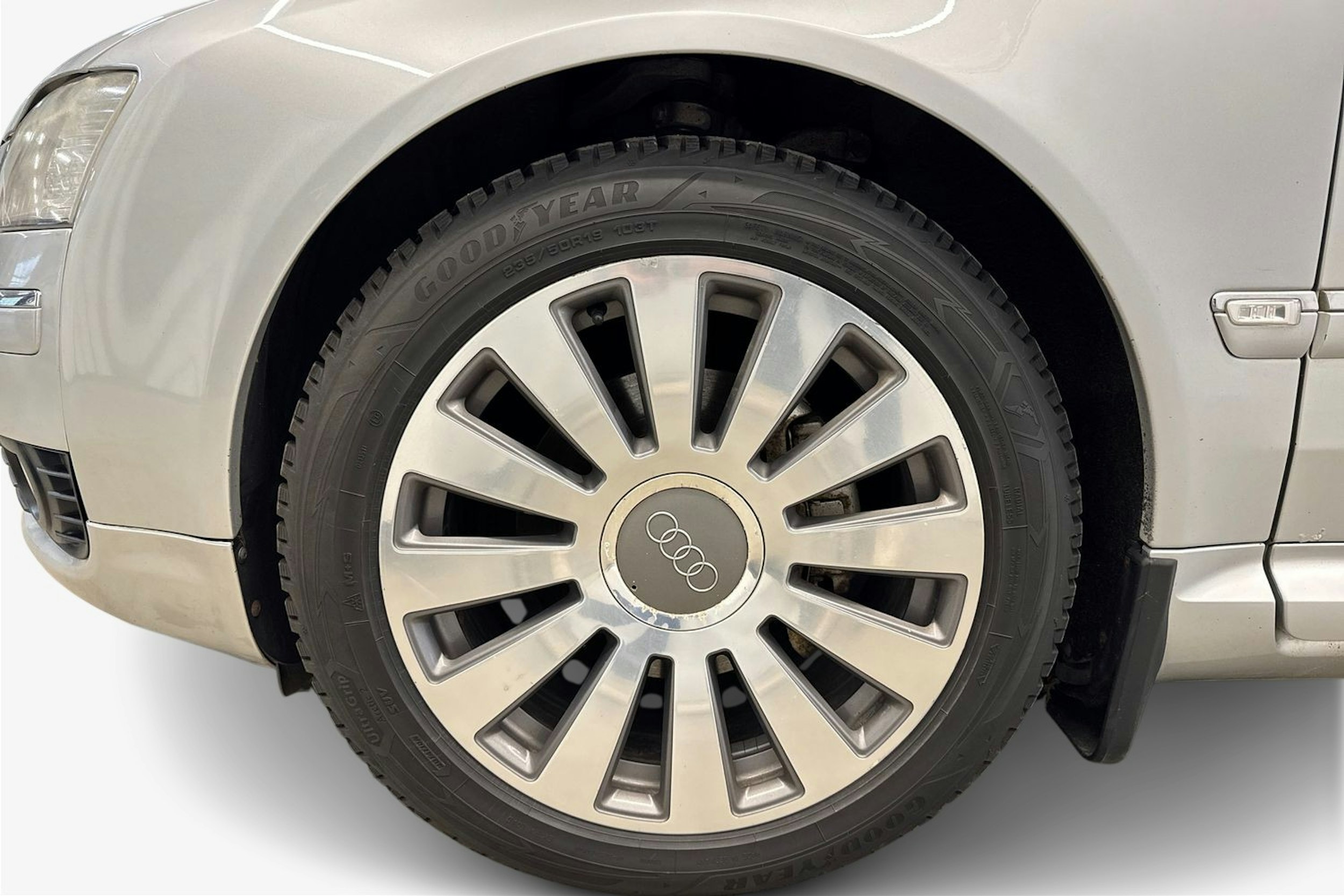 Hopea Audi A8 2007 kuva 9.