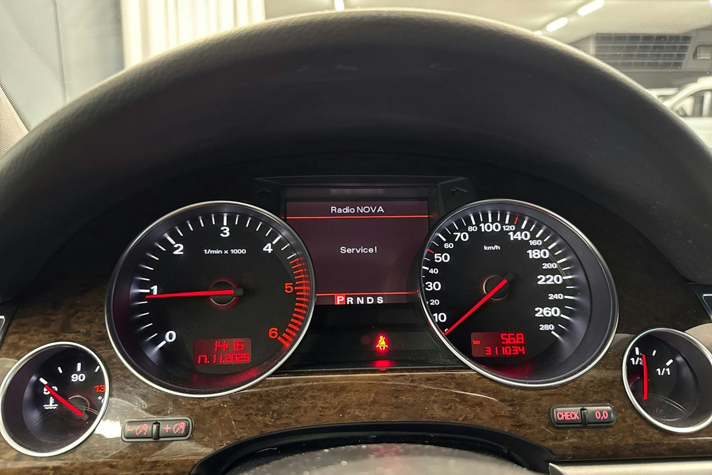 Hopea Audi A8 2007 kuva 13.