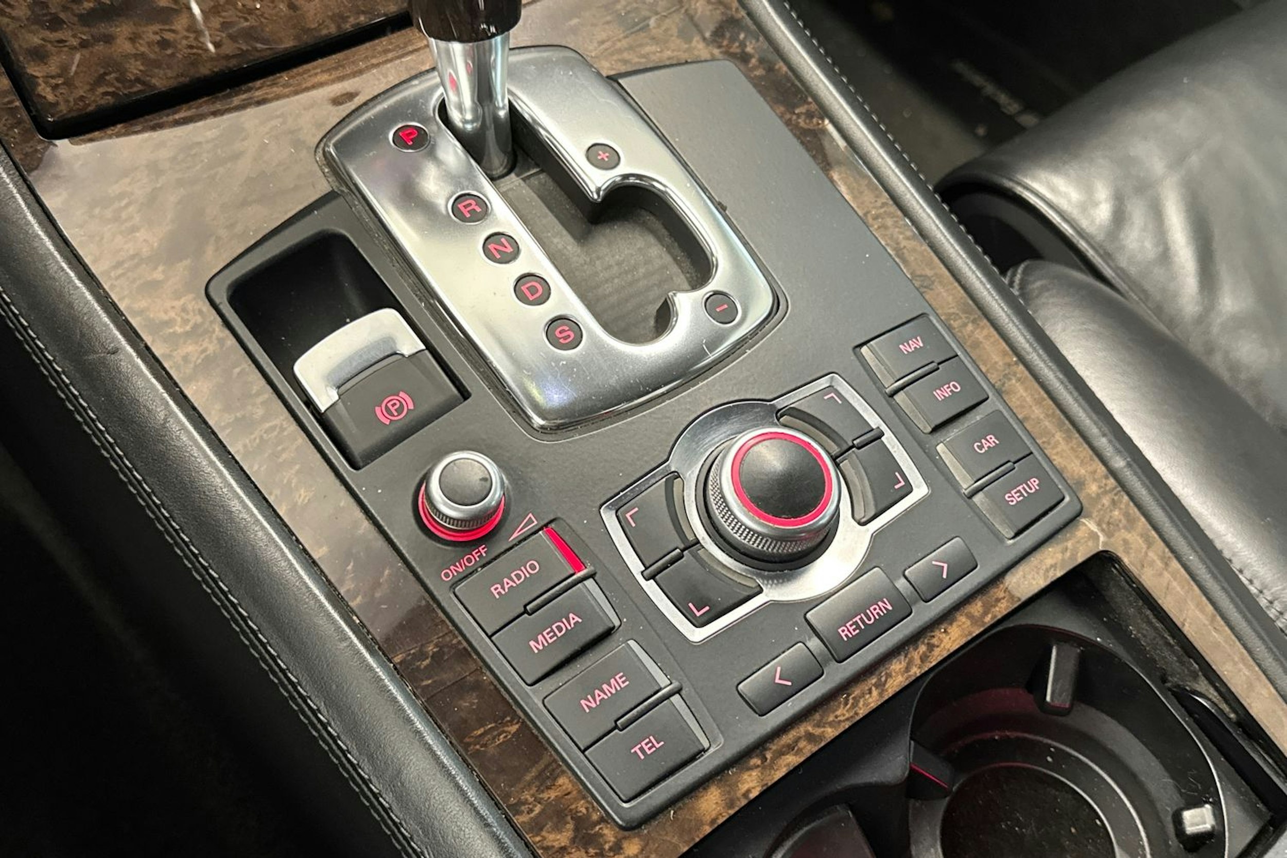 Hopea Audi A8 2007 kuva 16.