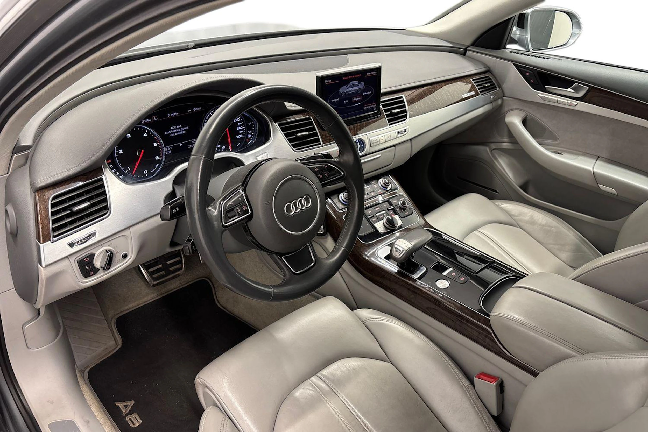 Harmaa Audi A8 2010 kuva 6.