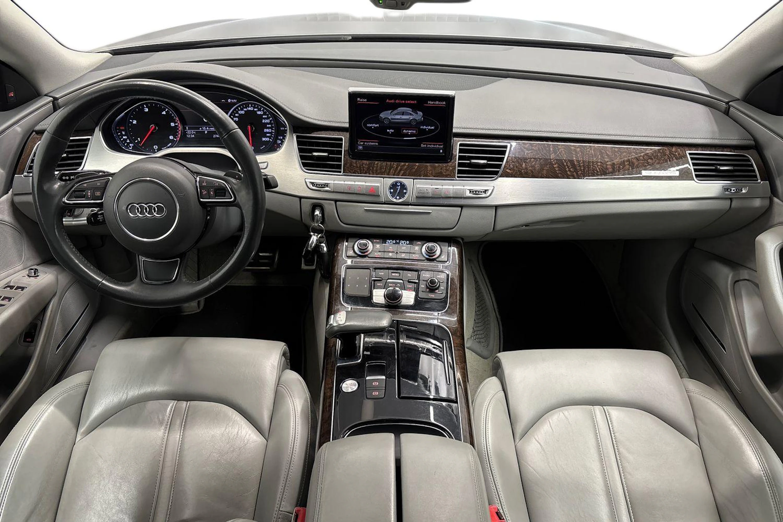 Harmaa Audi A8 2010 kuva 7.