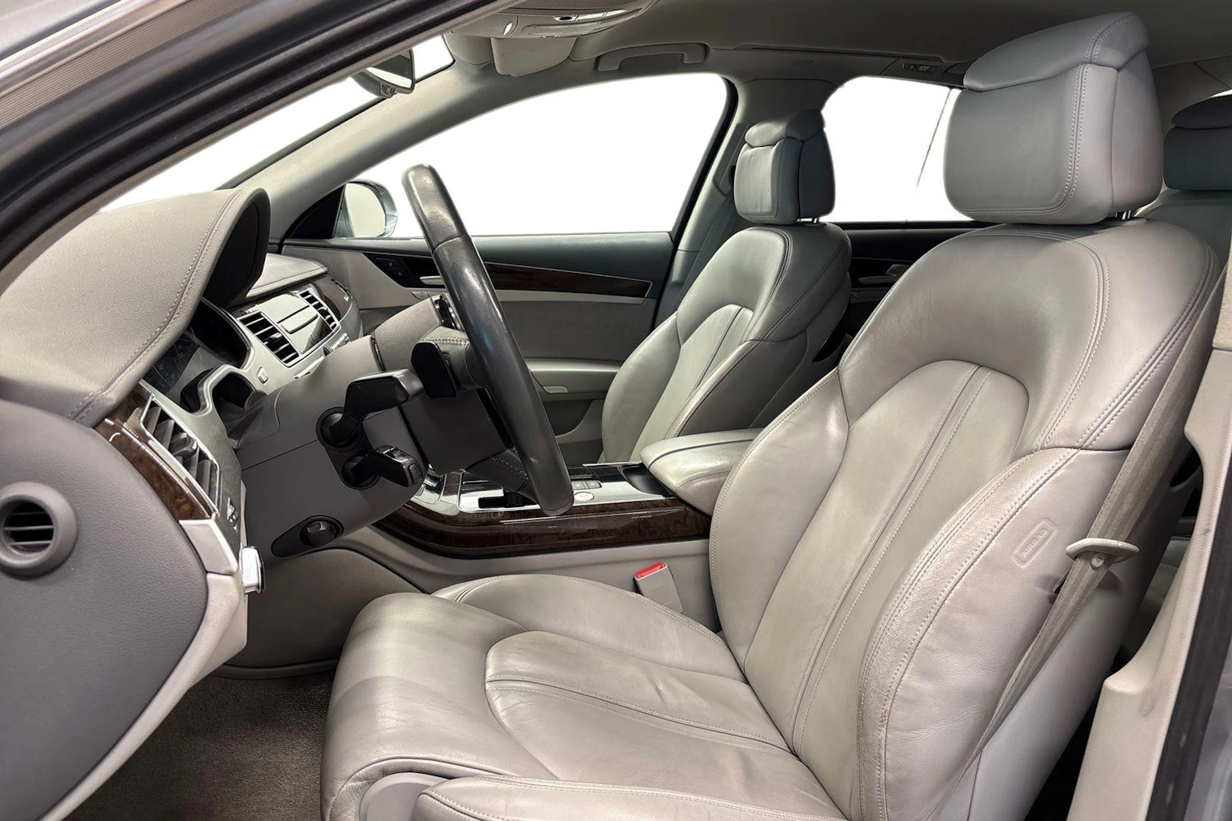 Harmaa Audi A8 2010 kuva 8.