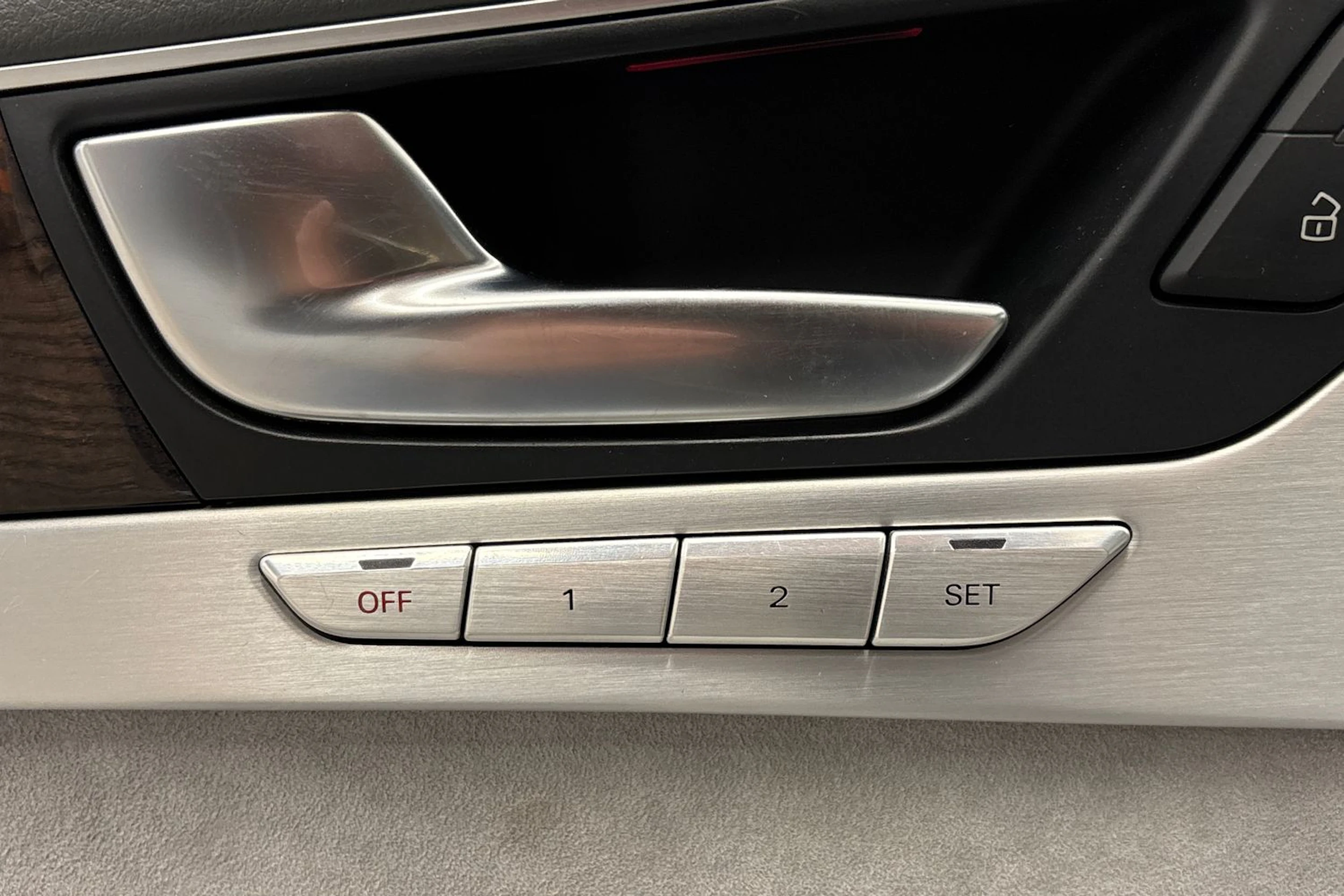 Harmaa Audi A8 2010 kuva 12.