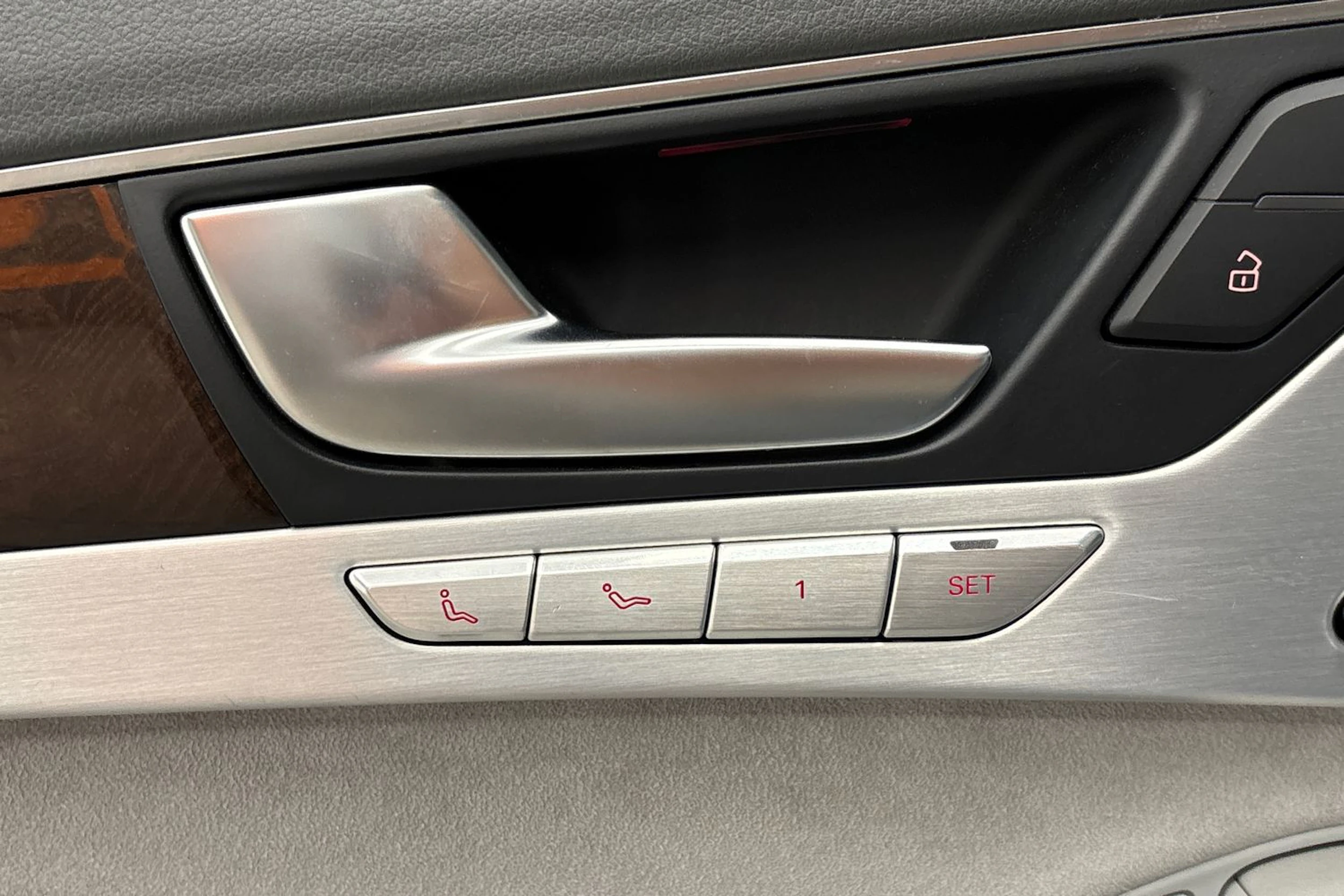 Harmaa Audi A8 2010 kuva 15.