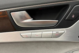 Harmaa Audi A8 2010 kuva 15.