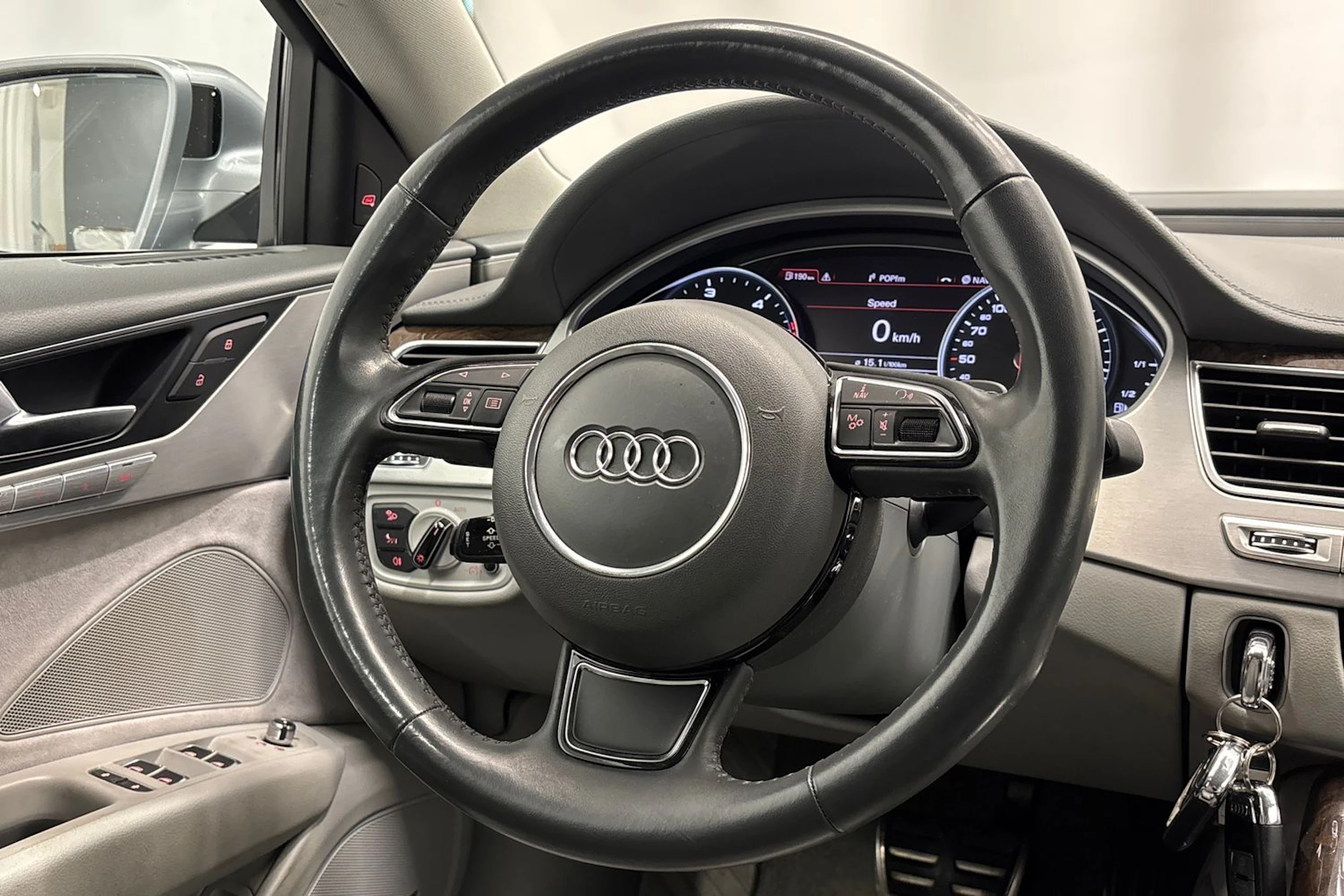Harmaa Audi A8 2010 kuva 16.