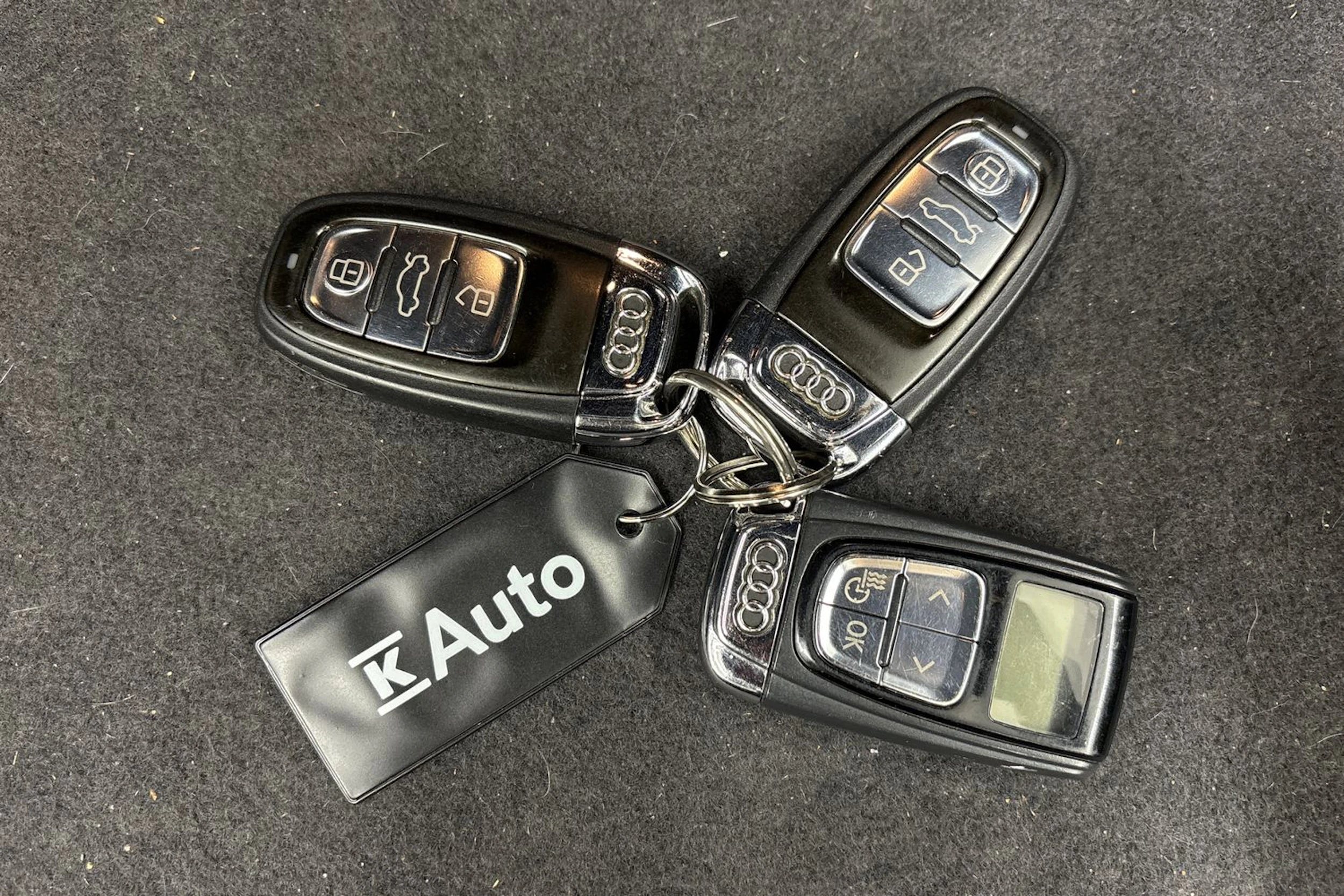 Harmaa Audi A8 2010 kuva 30.