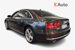 Punainen Audi A8 2011 kuva 2.