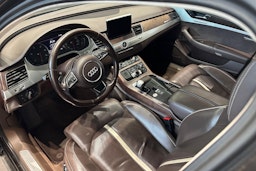 Punainen Audi A8 2011 kuva 3.