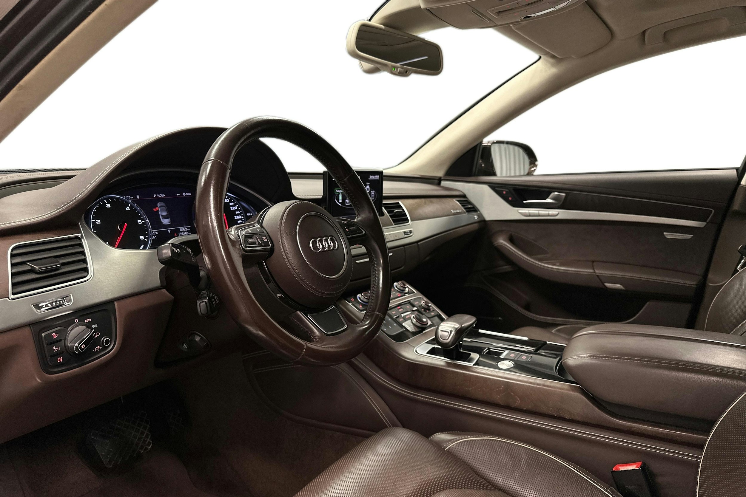 Punainen Audi A8 2011 kuva 6.