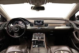 Punainen Audi A8 2011 kuva 7.