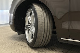 Punainen Audi A8 2011 kuva 10.
