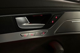 Punainen Audi A8 2011 kuva 14.