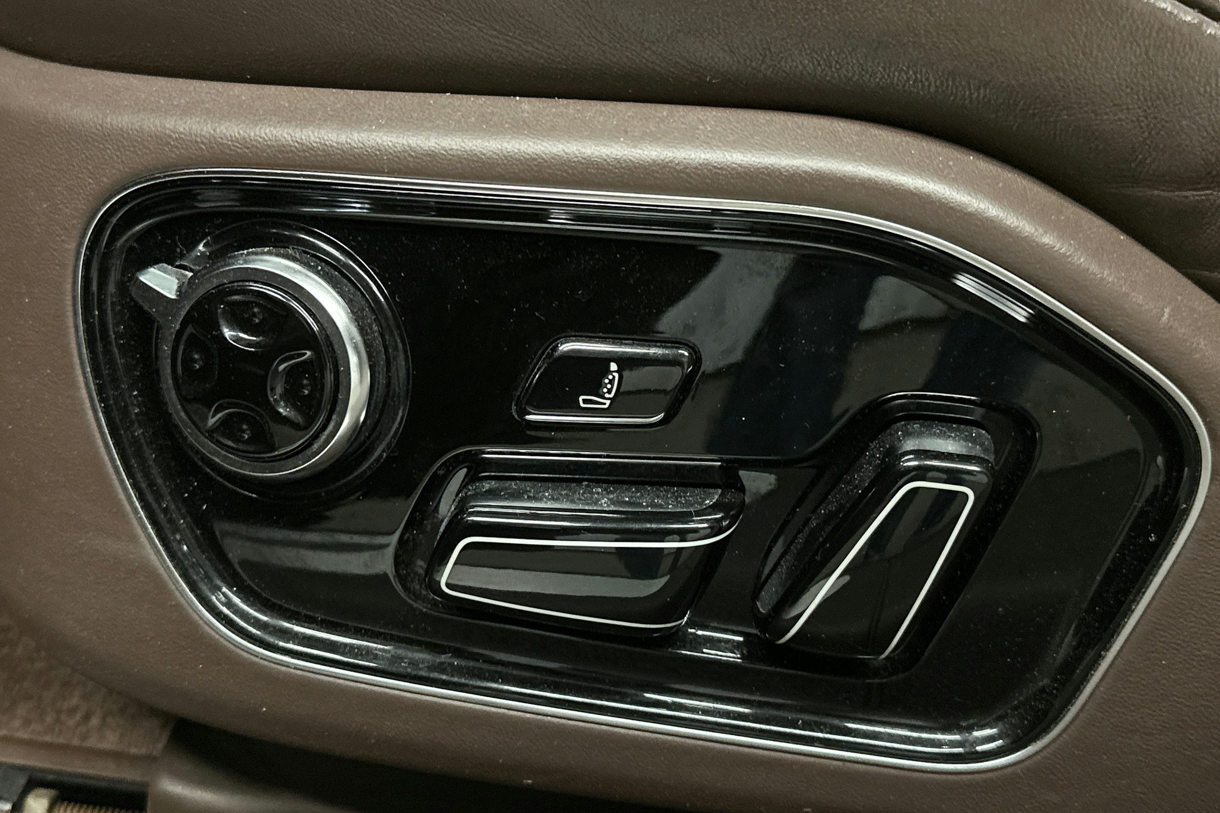 Punainen Audi A8 2011 kuva 19.