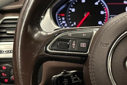 Punainen Audi A8 2011 kuva 22.