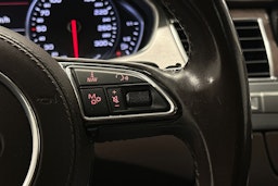 Punainen Audi A8 2011 kuva 23.