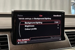 Punainen Audi A8 2011 kuva 26.