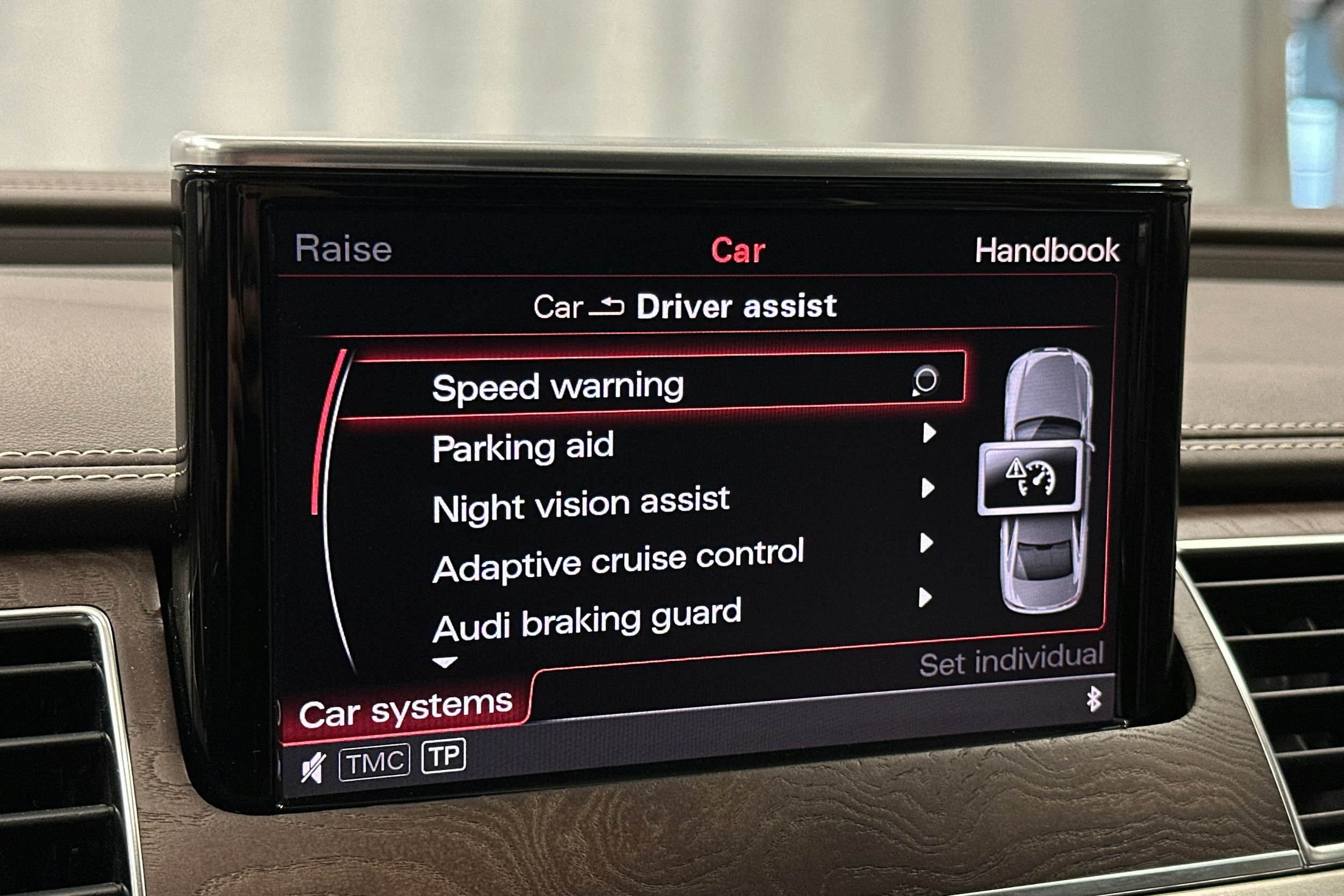 Punainen Audi A8 2011 kuva 27.