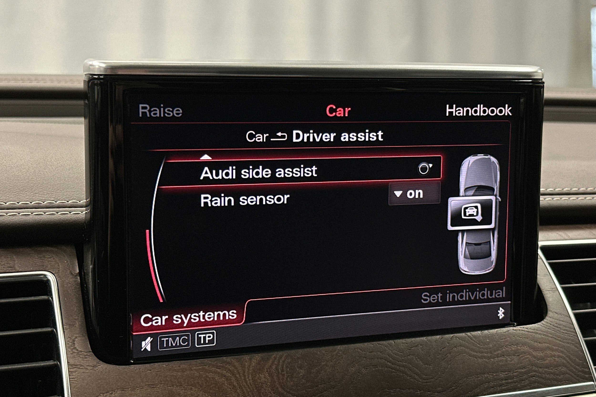 Punainen Audi A8 2011 kuva 28.