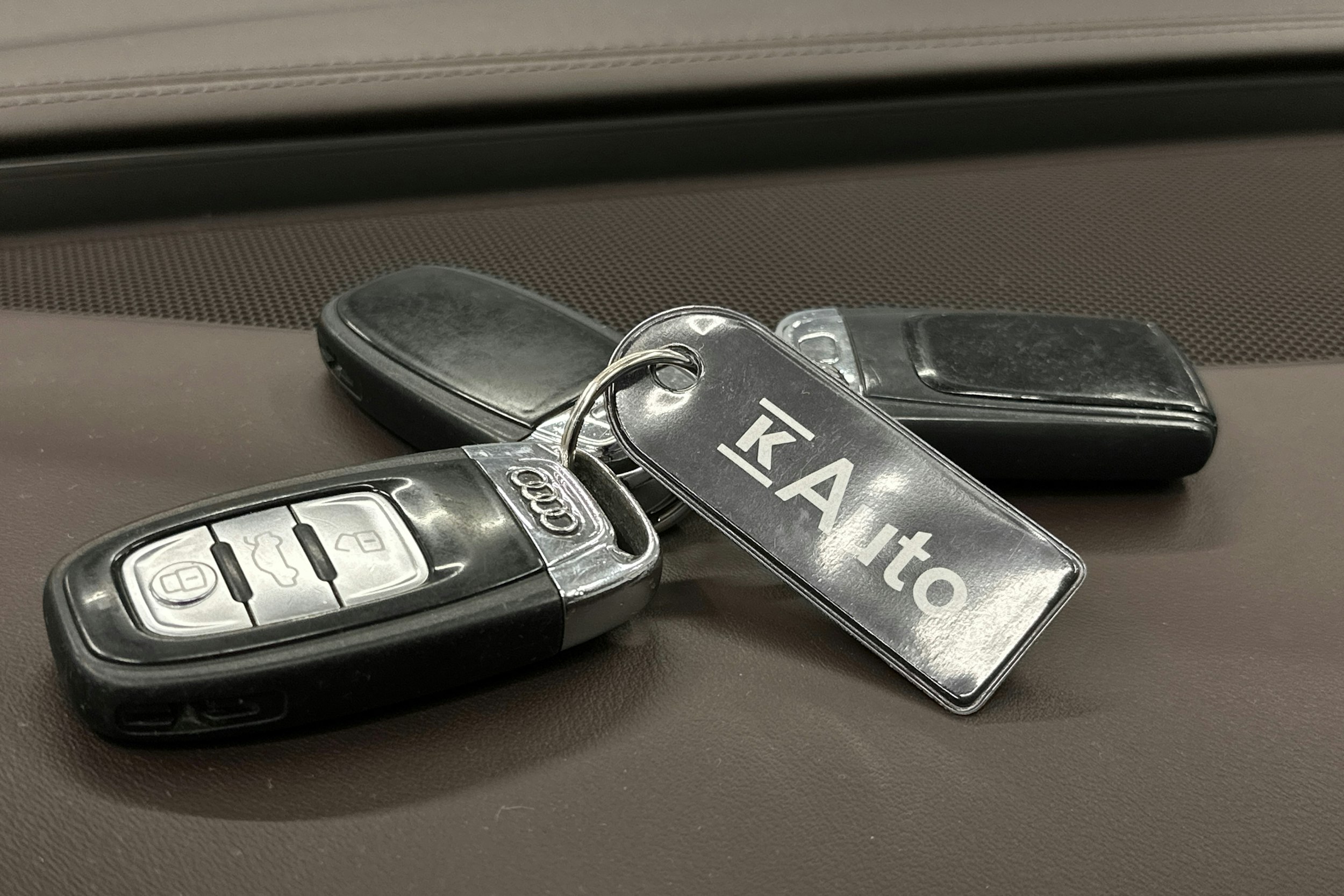 Punainen Audi A8 2011 kuva 37.