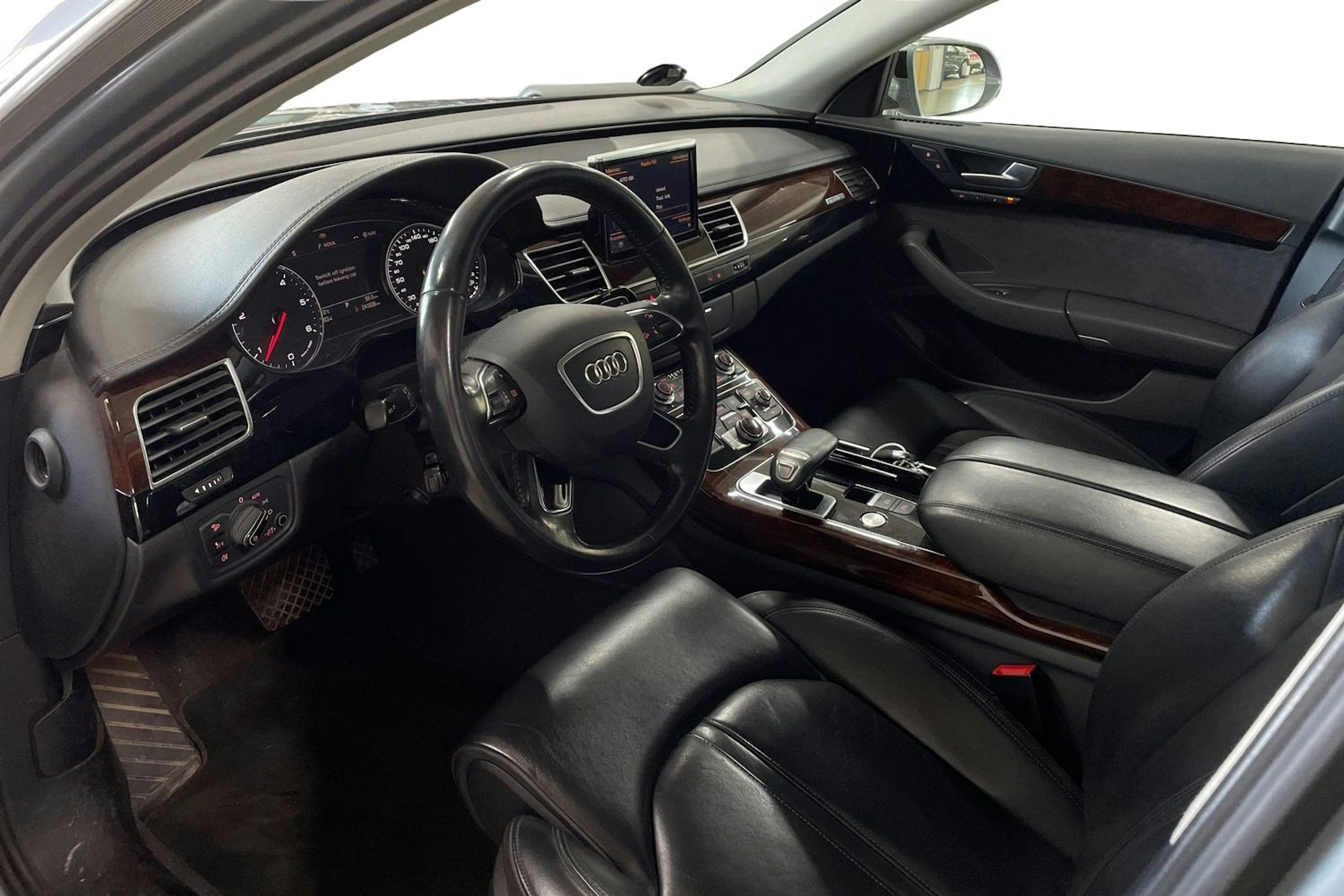 harmaa Audi A8 2013 kuva 3.