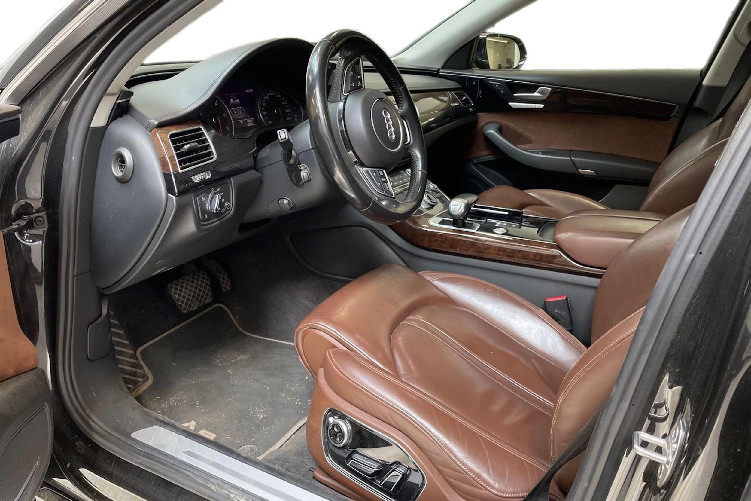 musta Audi A8 2014 kuva 3.