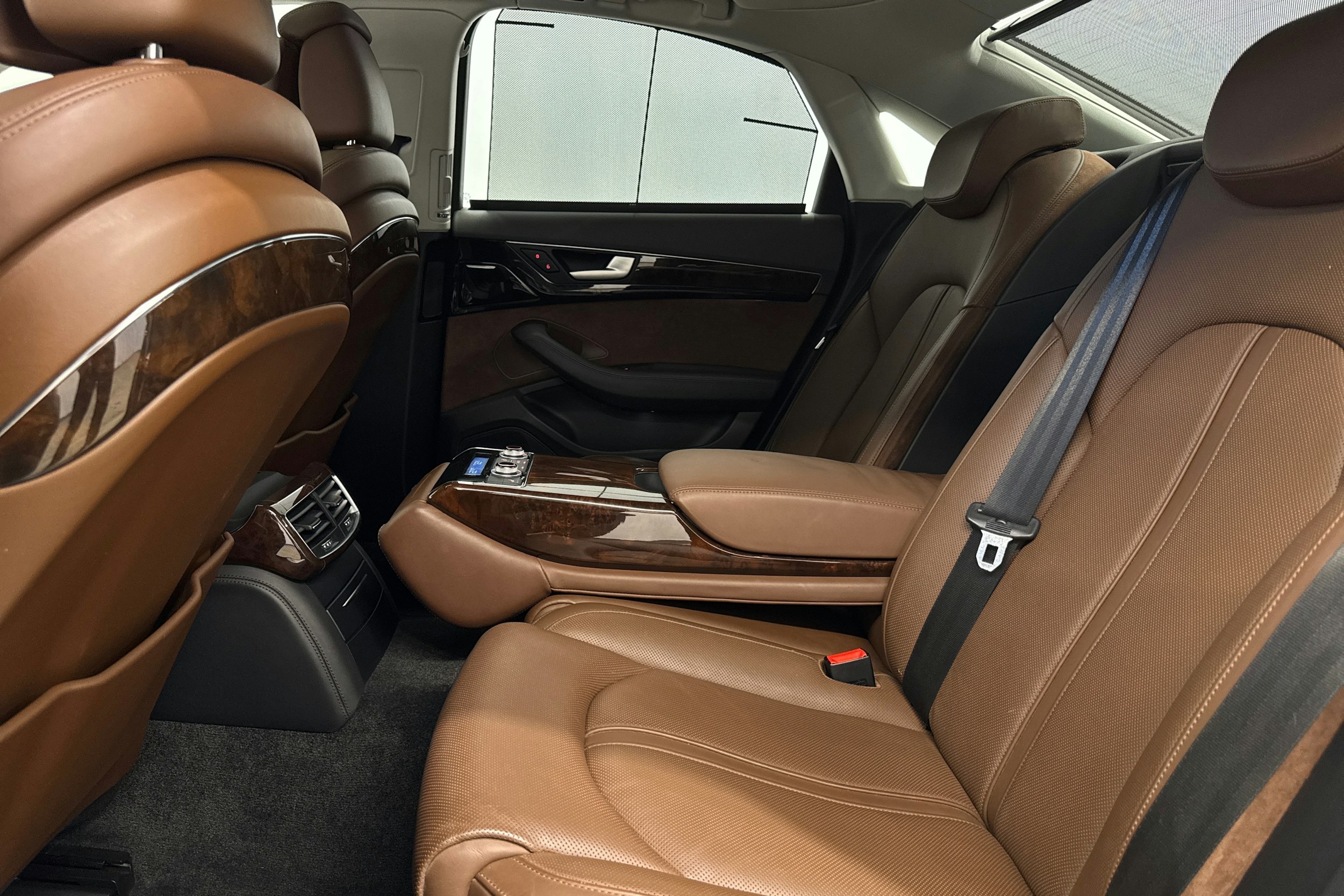 met. ruskea (tumma) Audi A8 2014 kuva 15.