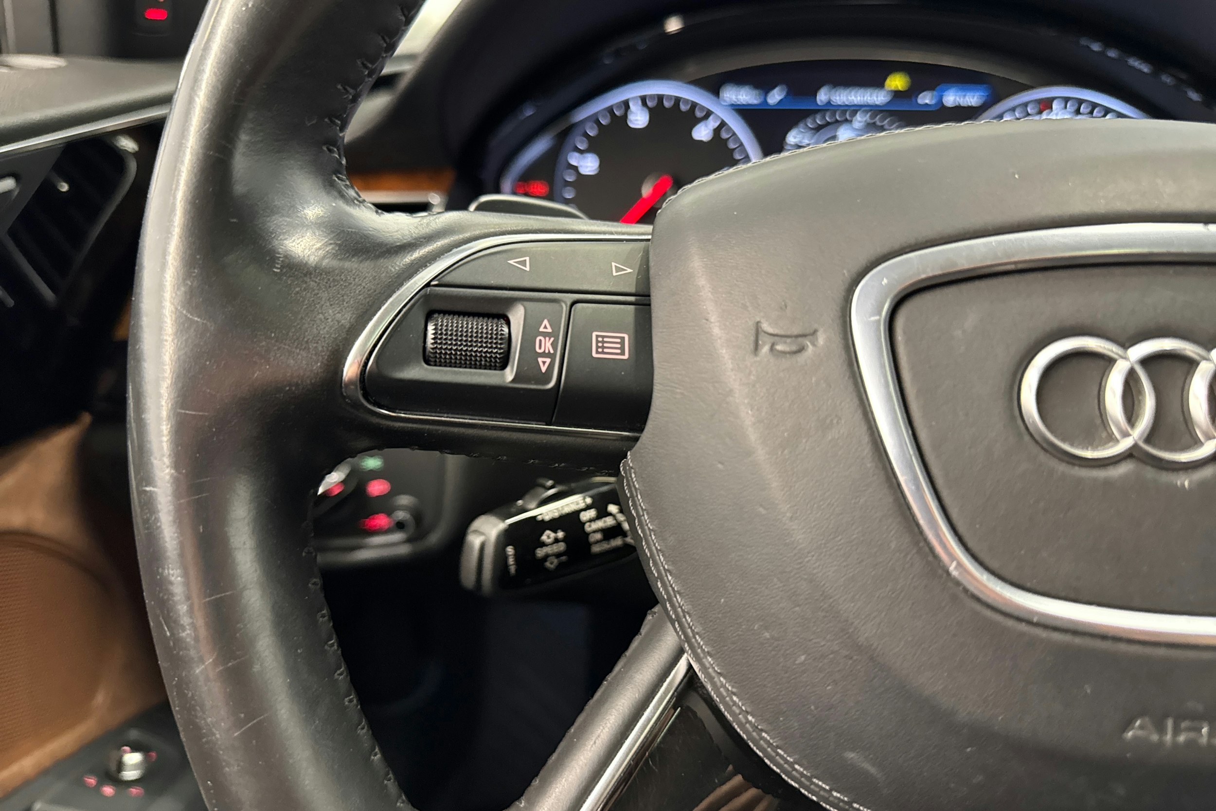 met. ruskea (tumma) Audi A8 2014 kuva 17.