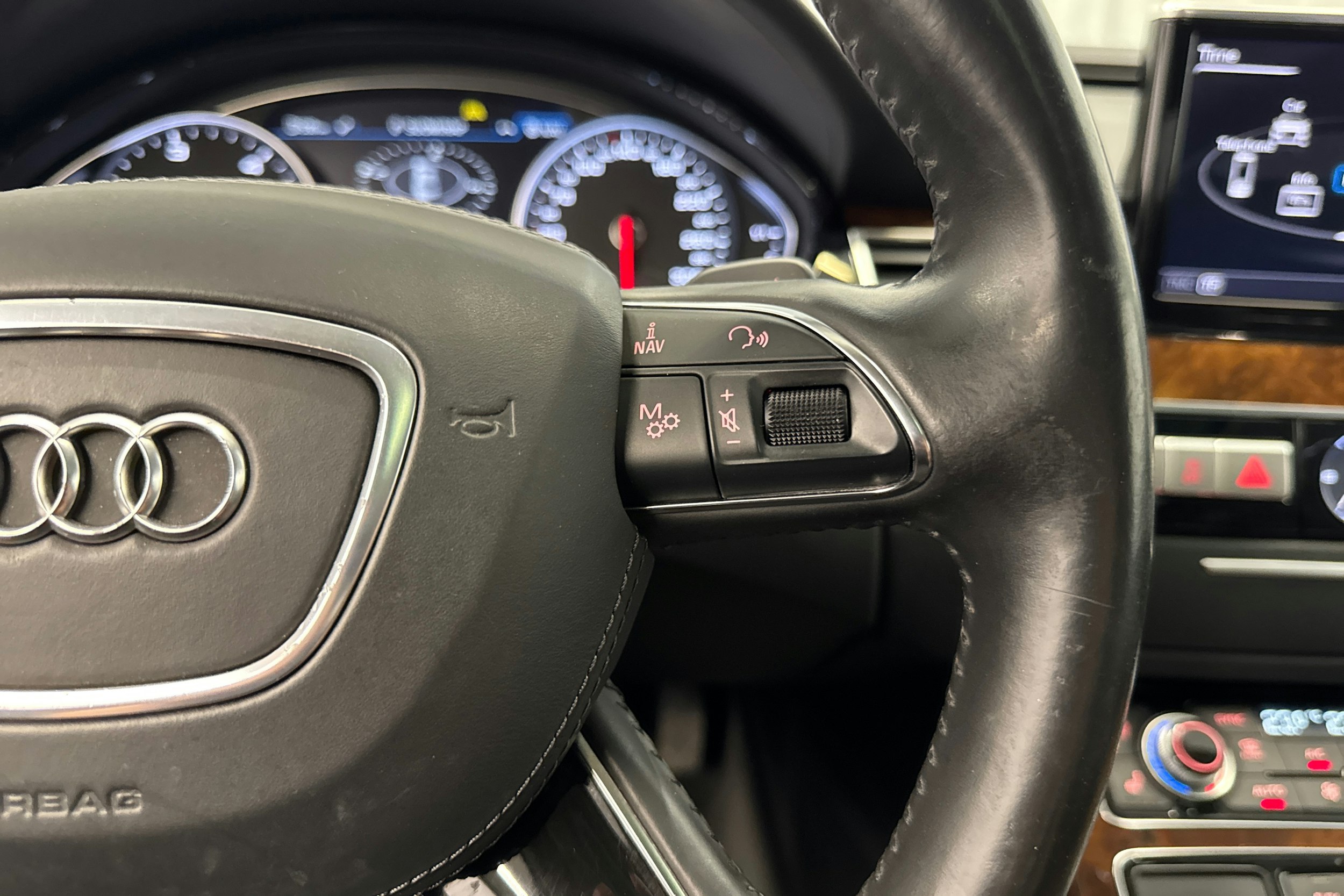 met. ruskea (tumma) Audi A8 2014 kuva 18.