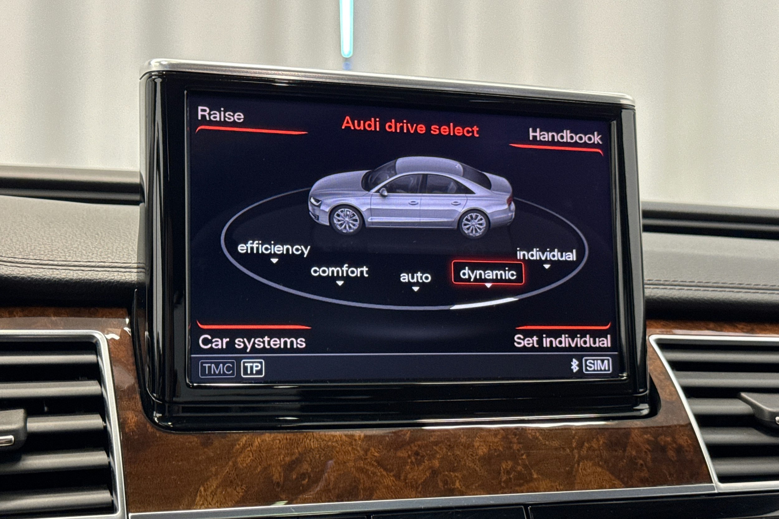 met. ruskea (tumma) Audi A8 2014 kuva 22.