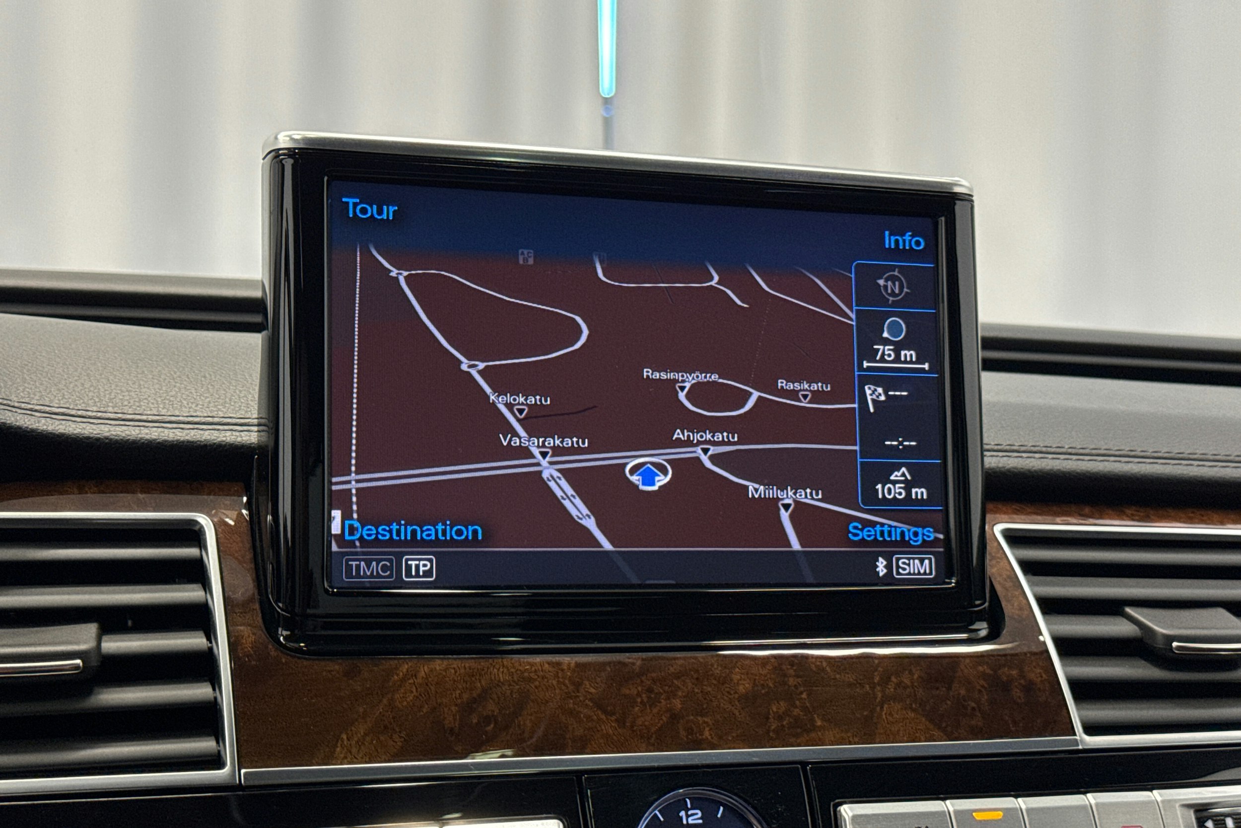 met. ruskea (tumma) Audi A8 2014 kuva 23.