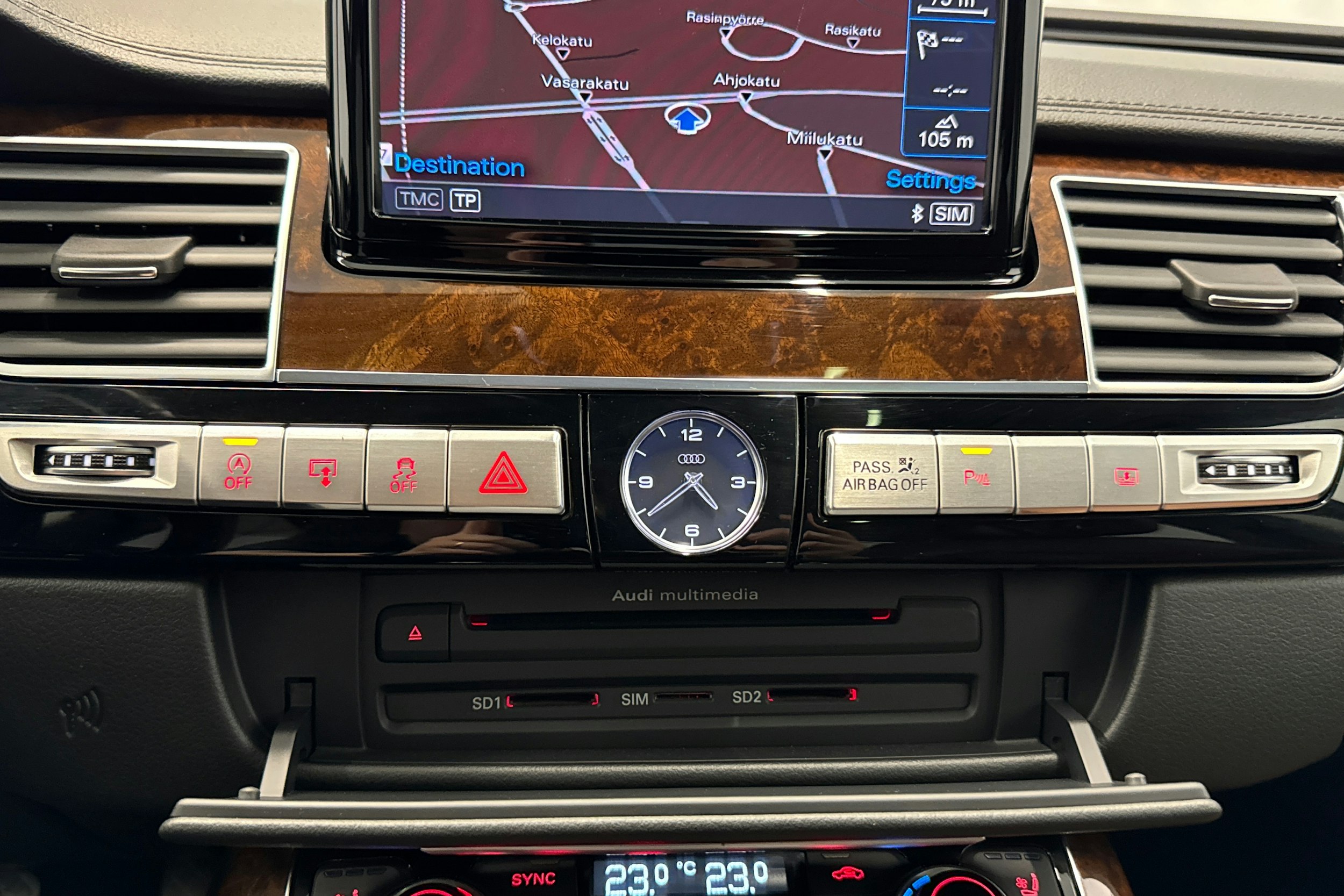 met. ruskea (tumma) Audi A8 2014 kuva 24.