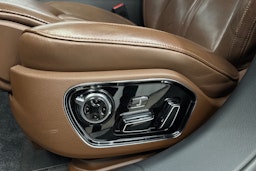 met. ruskea (tumma) Audi A8 2014 kuva 31.